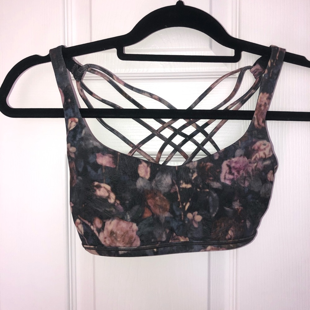 Floral lululemon sports bra in great condition